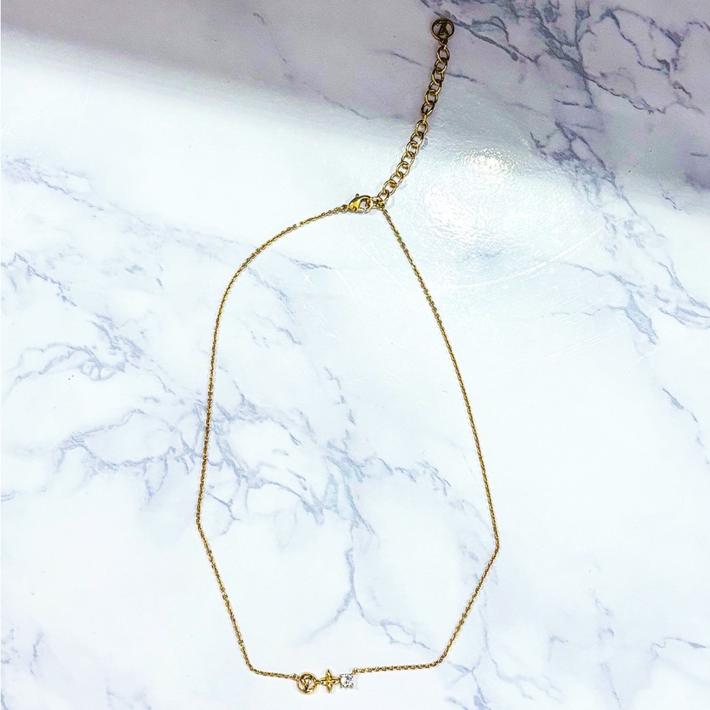 LOUIS VUITTON PETIT LOUIS NECLACE, GOLD